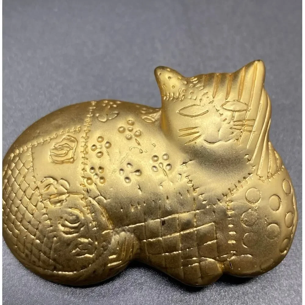 Vintage Gold Tone Quilted Calico Cat Fashion‎ Brooch Scarf Lapel Pin